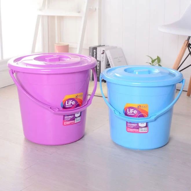 custom-plastic-buckets-with-handle-and-lid-4